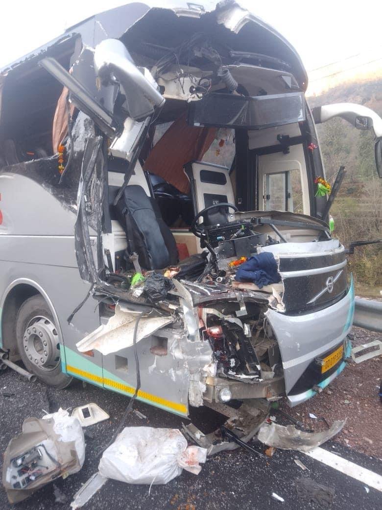 Delhi-Manali Volvo bus driver killed as vehicle hits loaded truck in Mandi