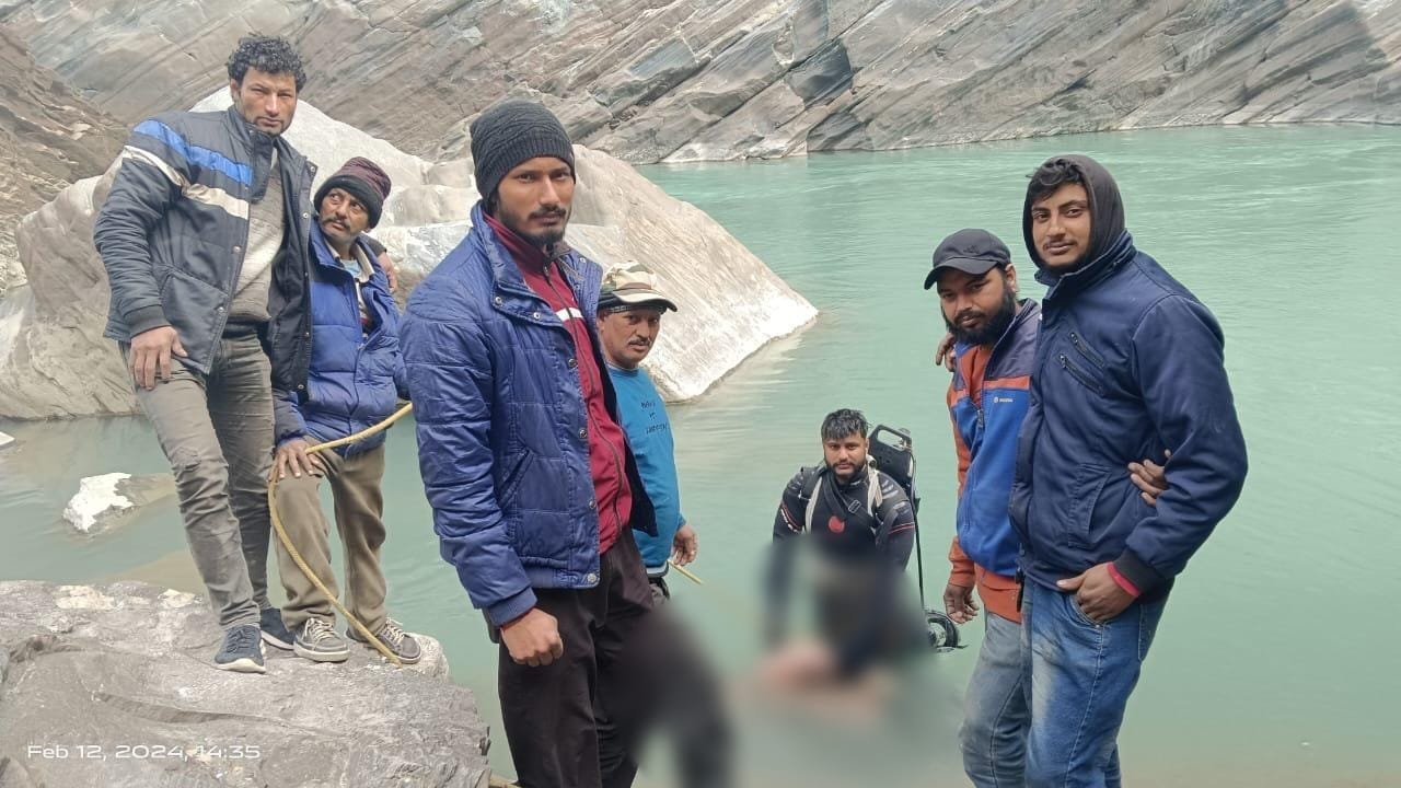 Private divers who recovered former Chennai Mayor’s son’s body from Satluj in Himachal began diving as pastime, now charge ₹30,000/day, have done 2,000 operations