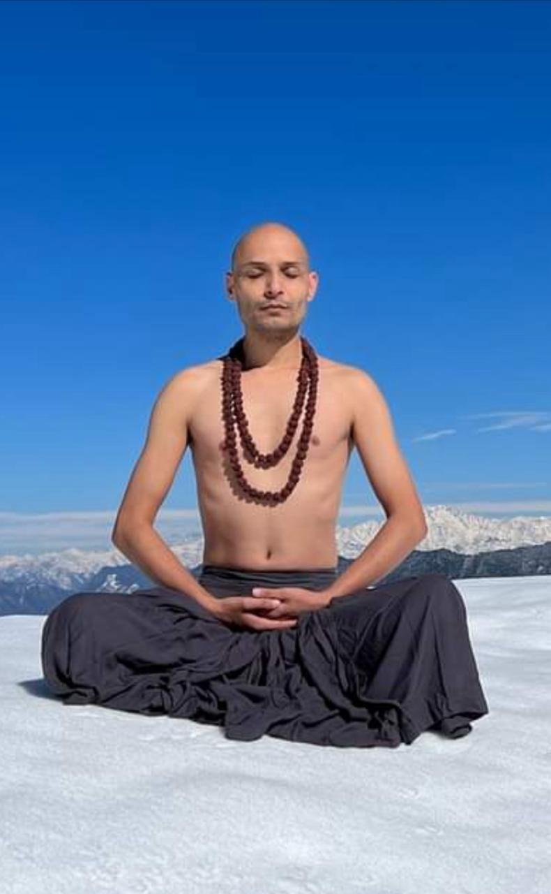 viral video snow meditation mandi himachal