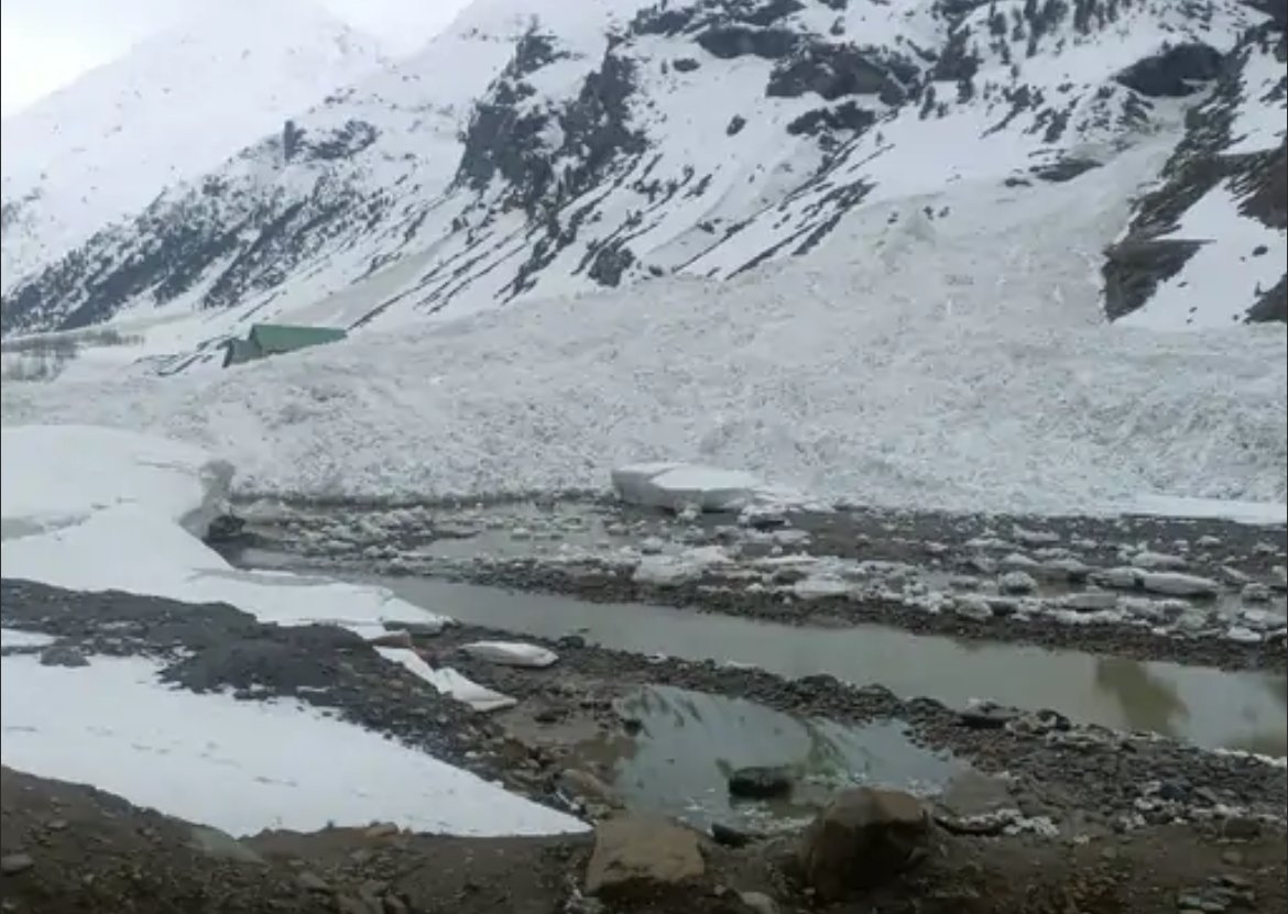 Avalanche stops flow of Chandra river near Atal Tunnel’s North Portal; Himachal police warn tourists visiting Sissu