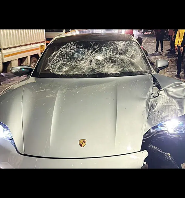 ukgphh5s pune porsche accident 640x480 23 May 24 1