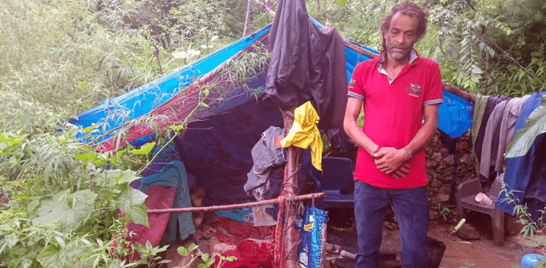 House that! Mandi man living in tarpaulin shed for 10 years