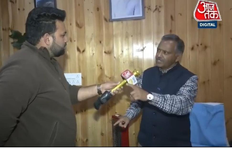 himachal, CM, Media, Aaj Tak