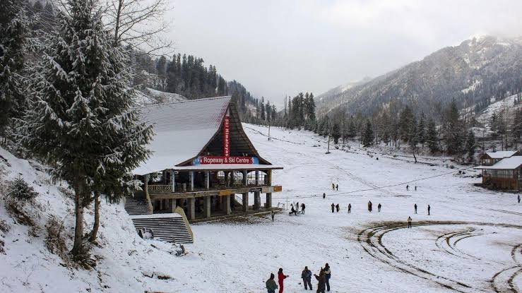 Himachal weather: Fresh snowfall disrupts life in tourist hotspots Narkanda, Kufri, Manali