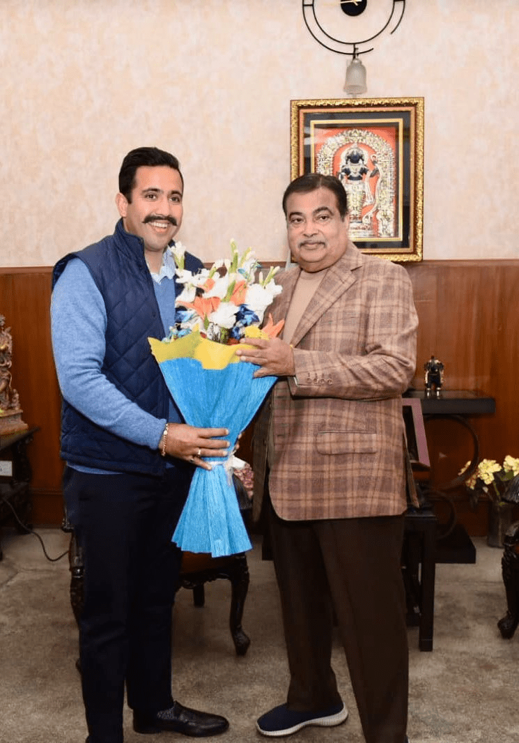 Himachal PWD Minister Vikramaditya meets Nitin Gadkari, seeks sanction for several highway projects