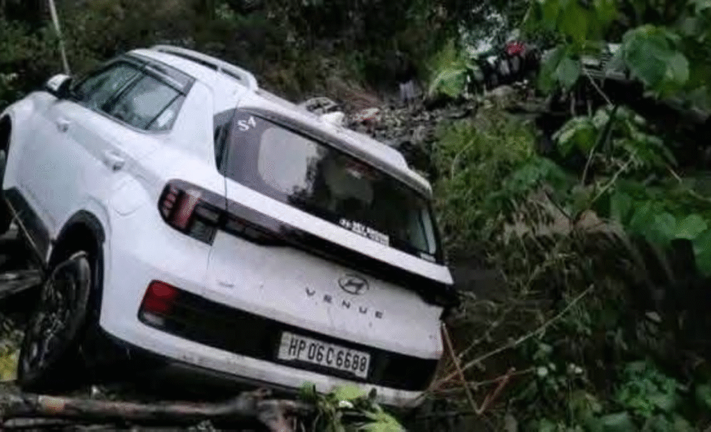 Cloudburst Triggers Havoc in Himachal’s Rampur; Vehicles Swept Away, Rescue Operations Underway 3 a2 16