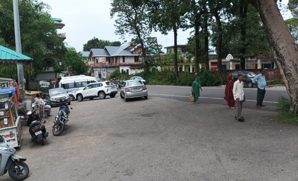 Commuters raise safety concerns over dangerous traffic point on Palampur bypass in Himachal 2 a2 10