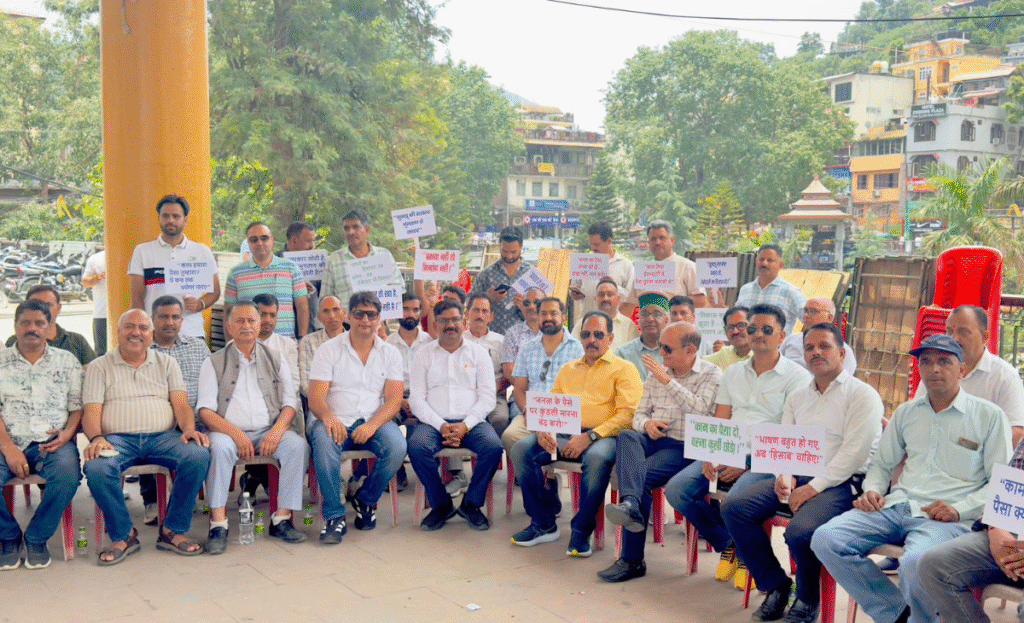 Himachal contractors ask cash-strapped govt to urgently clear Rs 2,000 crore pending payments 2 a22