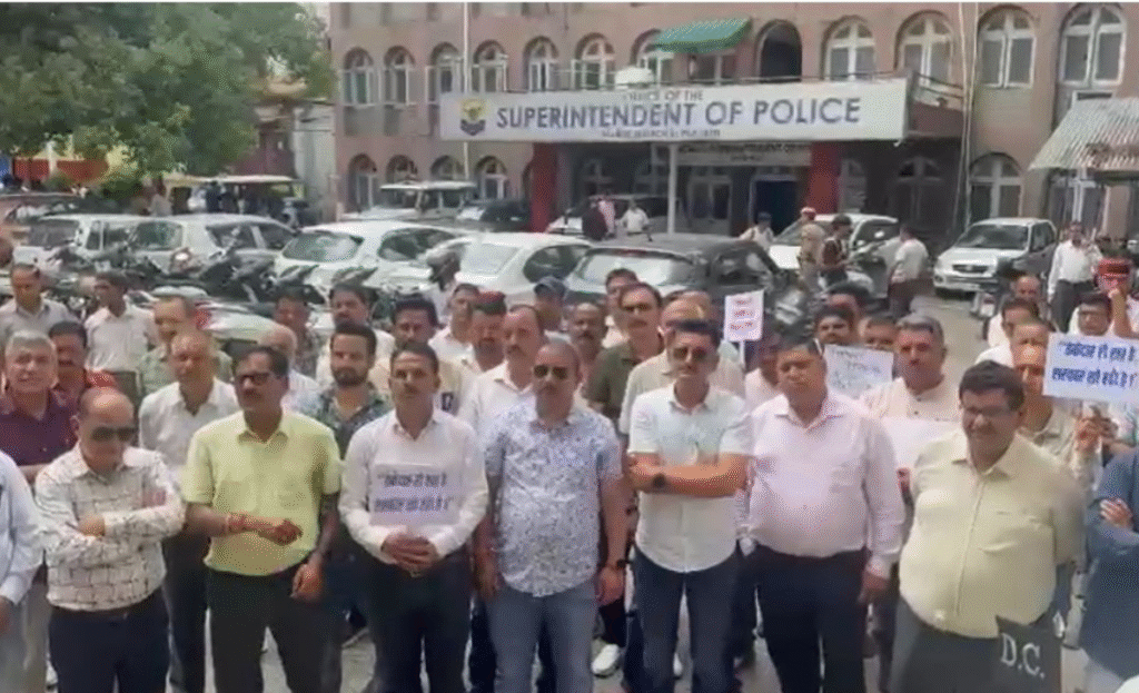 Himachal contractors ask cash-strapped govt to urgently clear Rs 2,000 crore pending payments 3 a23