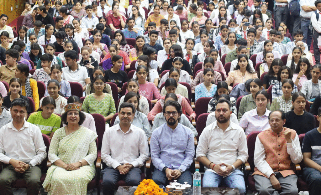 At TNR-Shining Star Awards, Hamirpur MP Anurag Thakur urges students to stay away from drugs 2 hamir1