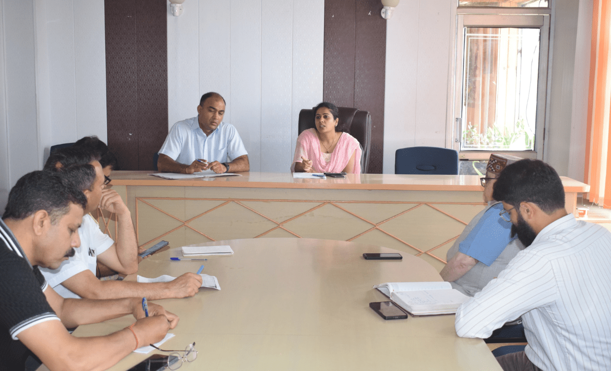 Palampur SDM Netra Meti chairs key meeting on traffic management, issues directions to remove bottlenecks