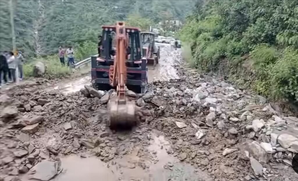 Getting late for wedding, Himachal police create green corridor-type passage for groom stuck in massive traffic jam in Mandi 2 21fe0506 76c1 43a0 961a a2797678b3ef