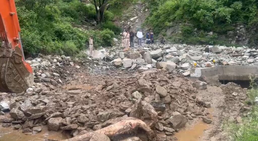 Getting late for wedding, Himachal police create green corridor-type passage for groom stuck in massive traffic jam in Mandi 3 4f6fbb5f 10aa 4873 87f8 3ecff7cd0d93