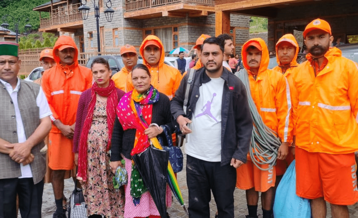 63 Tourists Rescued from Remote Hotel in Janjheli After Landslides Cut Off Access