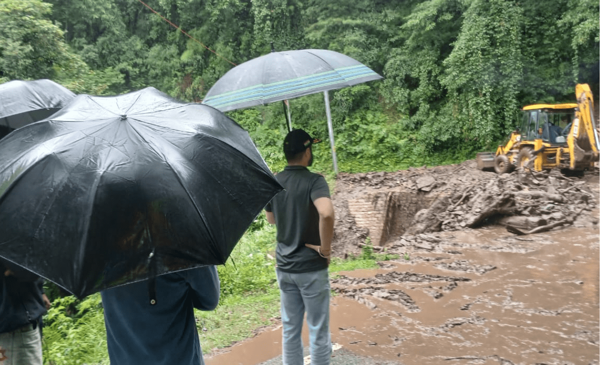 Deputy Commissioner Apoorva Devgan Assesses Disaster Damage in Siraj Constituency, Reviews Relief Efforts in Khayogi