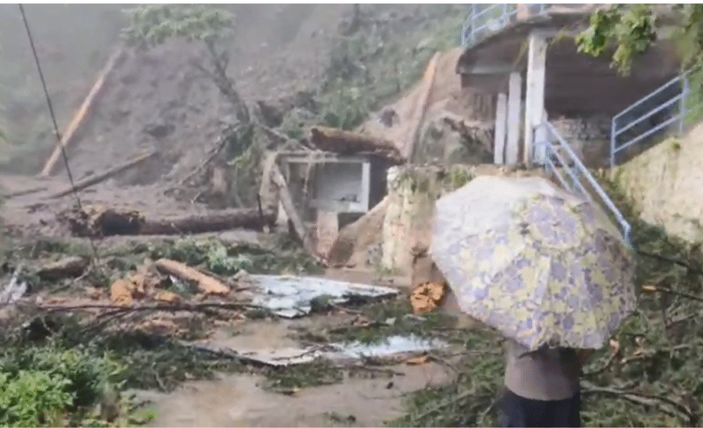 Heavy rains disrupt life in Dalhousie, Chamba; roads blocked, streams overflowing 2 a1 13