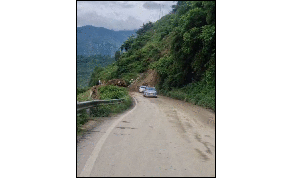 Chandigarh-Manali NH reopens after 5-hour closure due to massive landslide 2 a2