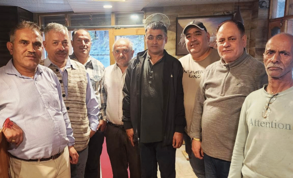 Dalhousie locals back social worker T.R. Kapoor, dismiss allegations as baseless 2 a5 4