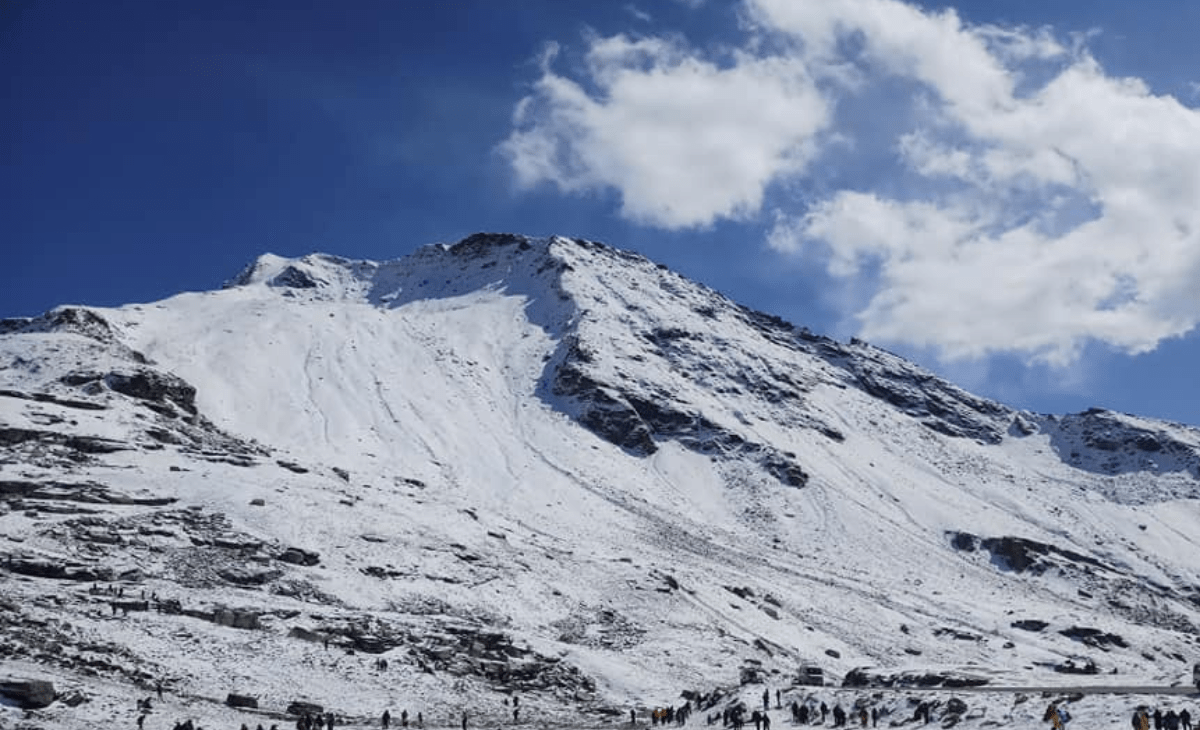 Himachal witnesses season’s first snowfall; schools closed across districts due to heavy rain