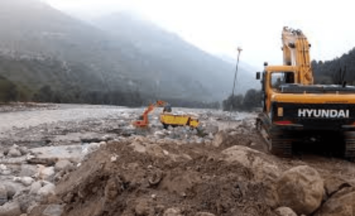 Himachal police rescue mining mafia members from flooded stream, then file FIR against them