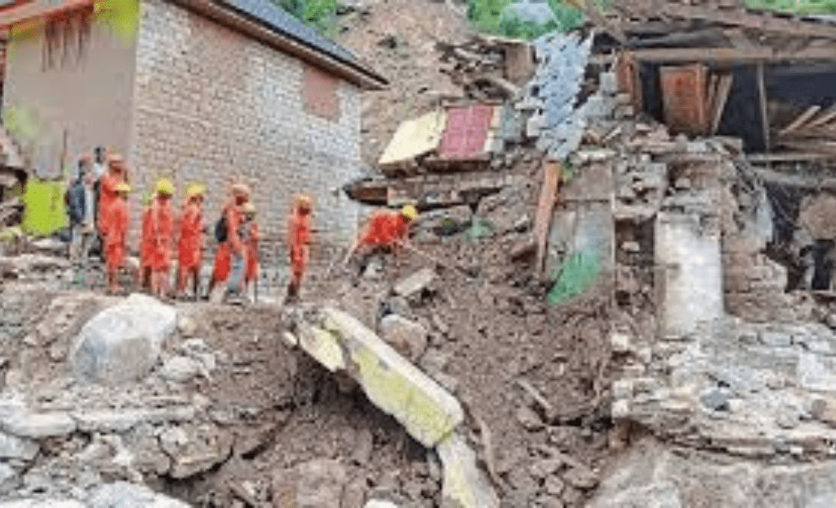 Himachal Mitra Mandal Mumbai extends Rs 6.5 lakh relief to 30 rain tragedy-hit families of home state