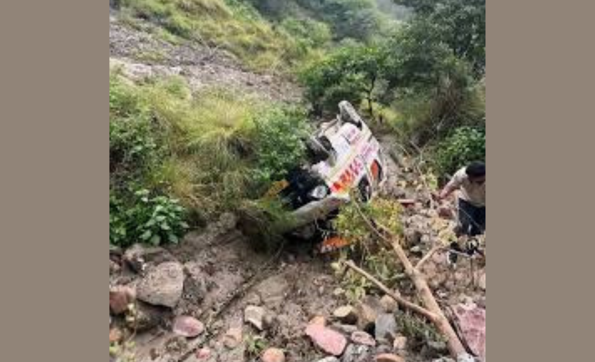 Ambulance carrying patient to hospital falls into gorge near Gagret in Himachal; 3 killed on spot, 2 survive