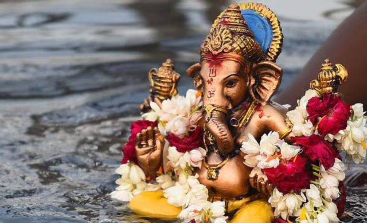 Controversy over Ganesh Visarjan in Himachal town Mandi, some devotees refuse to immerse idol