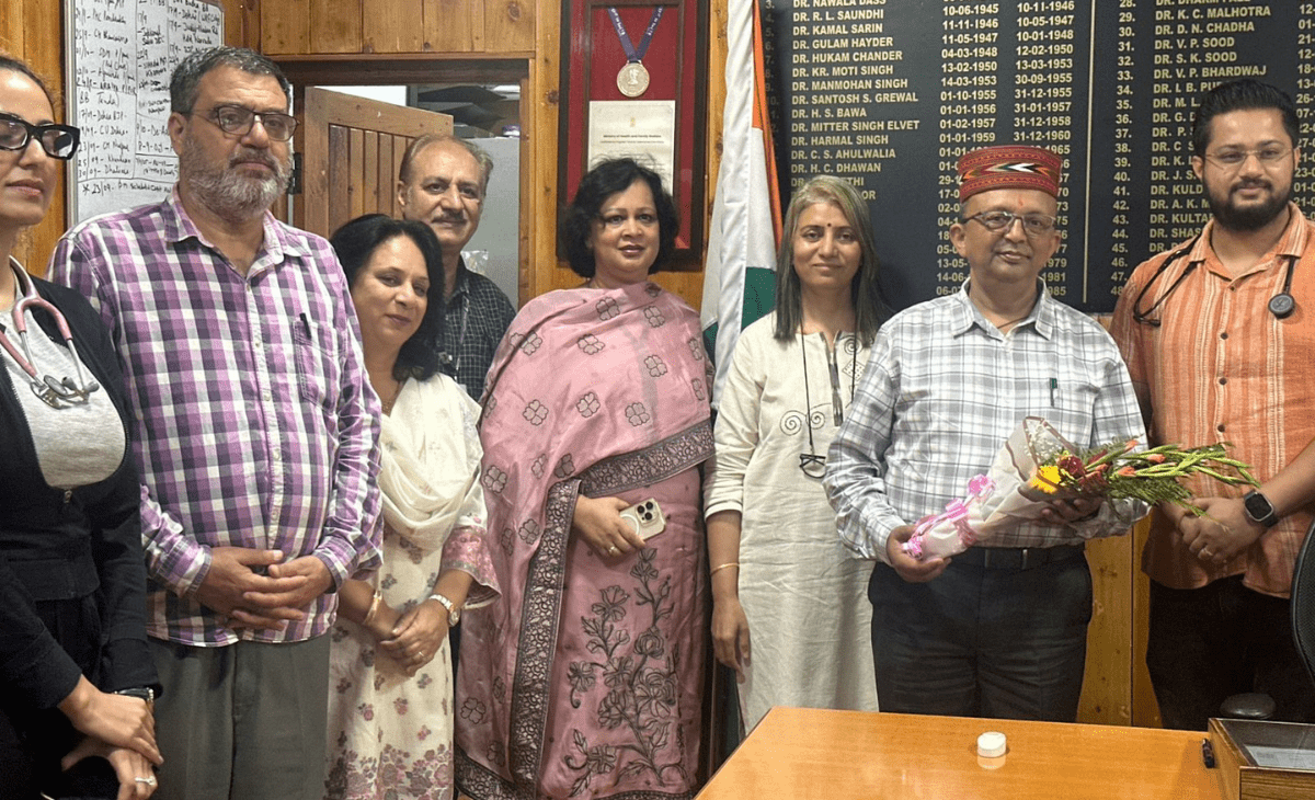 CMO Kangra Dr. Vivek Karol Welcomed by HMOA in Dharamshala