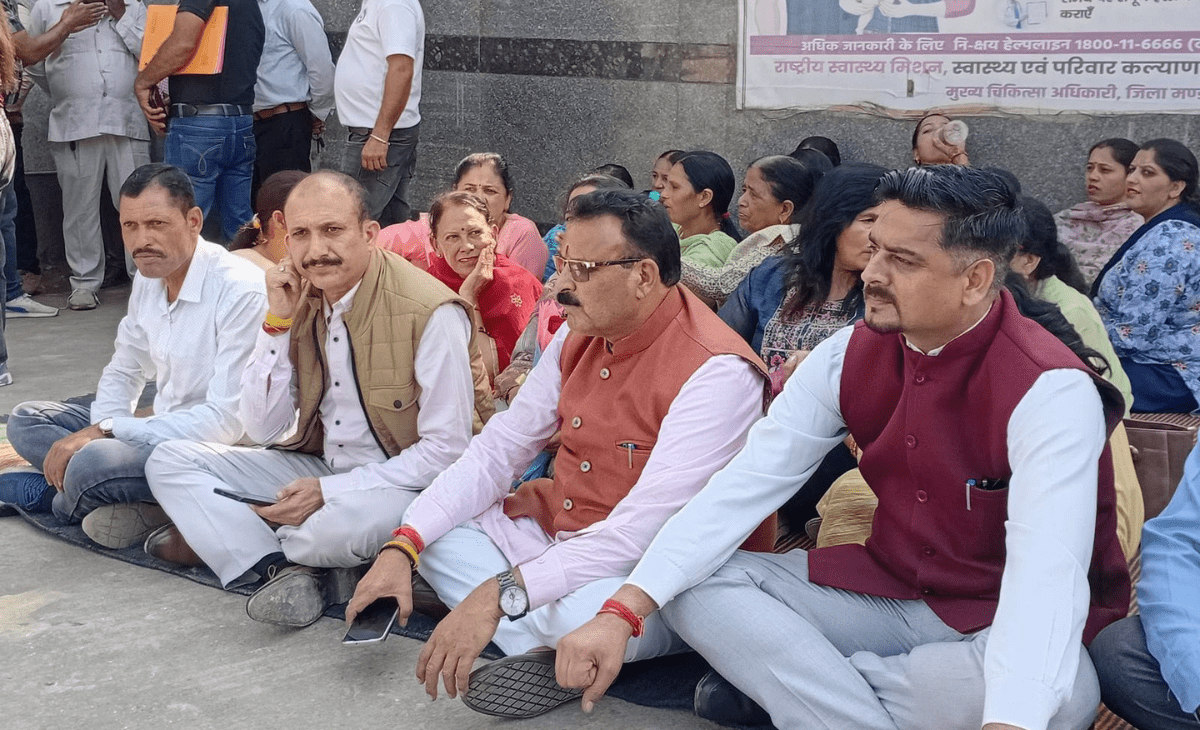 Protests Erupt in Balh as CM Sukhu Faces Opposition Over Shifting of Atal Medical University