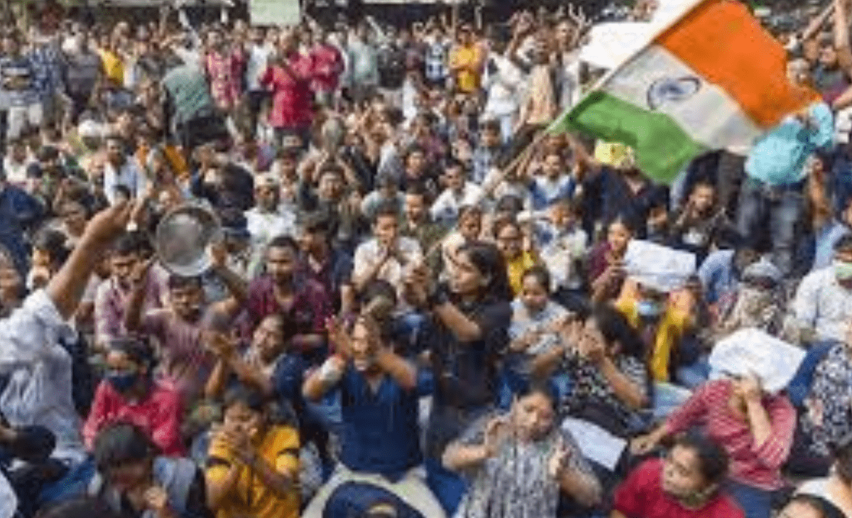 Himachal Youth Confront Rahul Gandhi Over Unfulfilled 2022 Promises