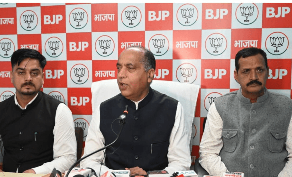 Ex-CM Jai Ram slams Himachal Cong govt for FIR against schoolgirls protesting lack of food at official event