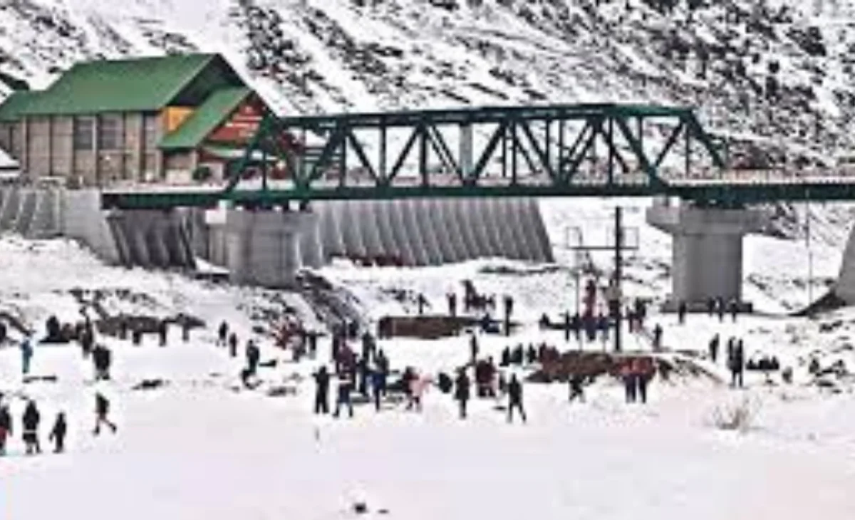 Himachal weather: Atal Tunnel among several high-altitude places get heavy snow; 250 sheep d*ie in Chamba