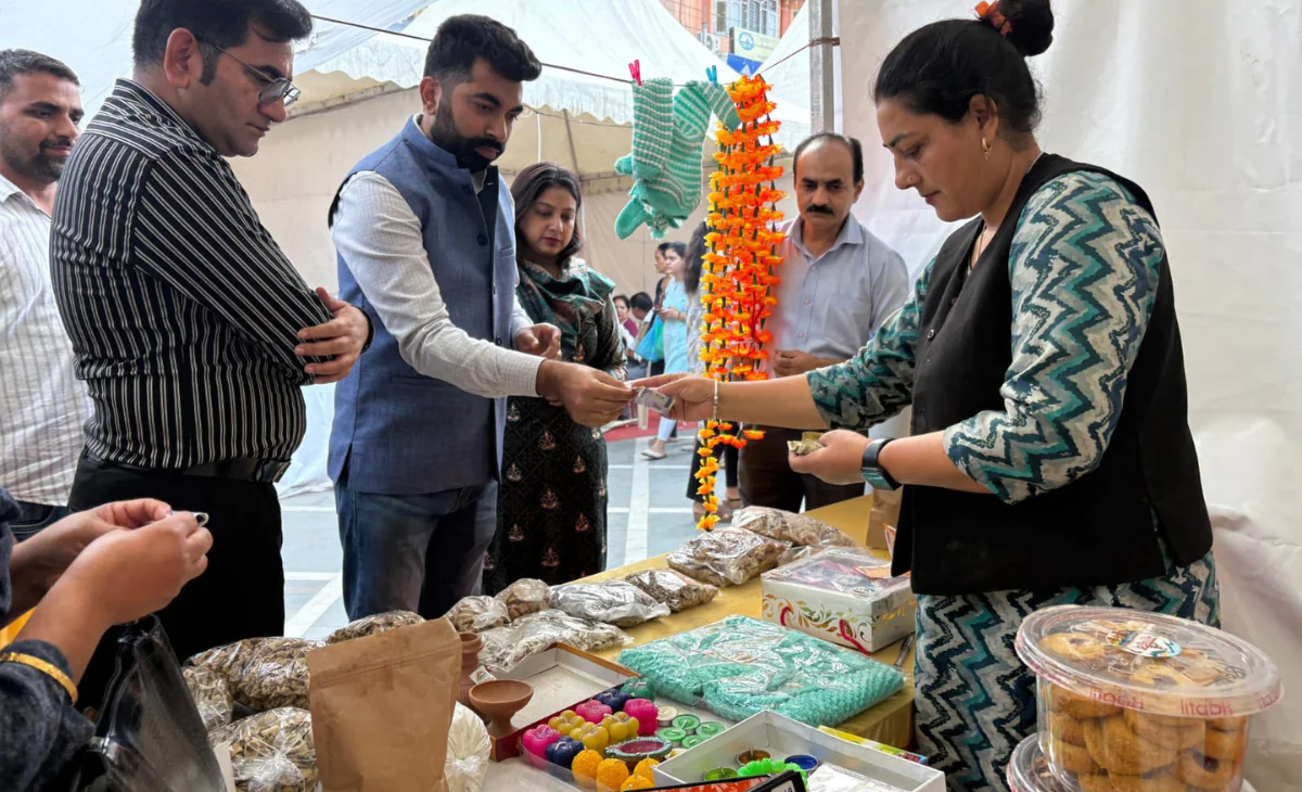 Diwali Mandav ‘Him-Era’ Livelihood Fair lights up Mandi with over ₹18 lakh in sales