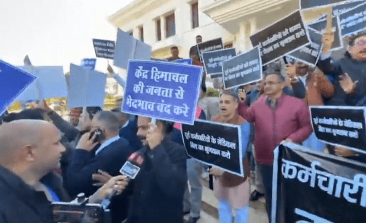 Himachal Assembly session: BJP, Congress MLAs come face to face as House erupts in chaos