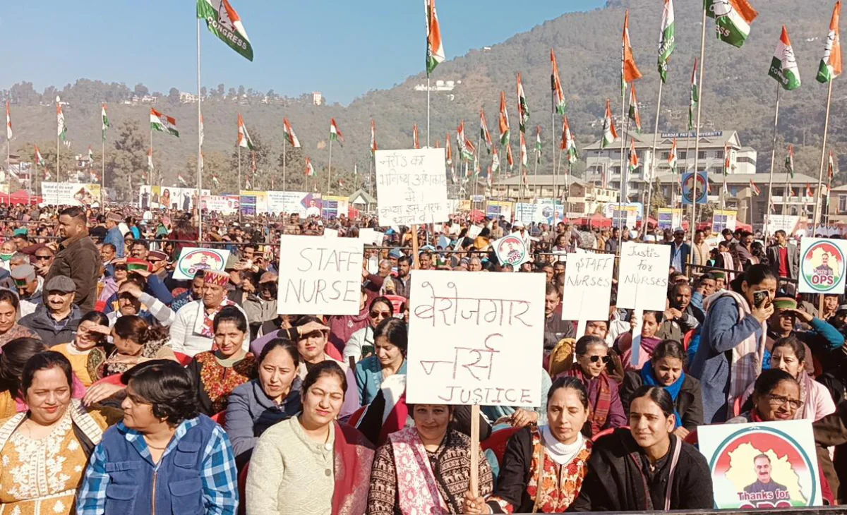 Unemployed Himachal nurses carrying placards gate-crash Sukhu govt’s 3-year rally in Mandi