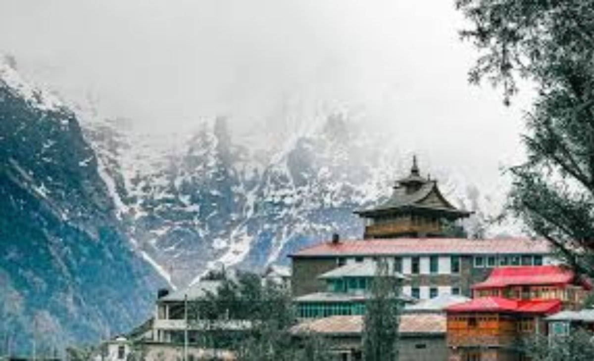 Himachal weather update: Dark clouds, chill, fog, sunshine… but will it snow on New Year?
