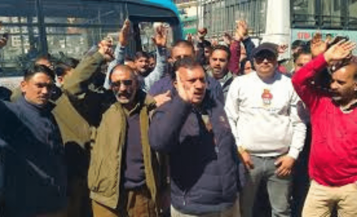 Himachal transport drivers, conductors erupt in protest as salaries remain unpaid for 8 days