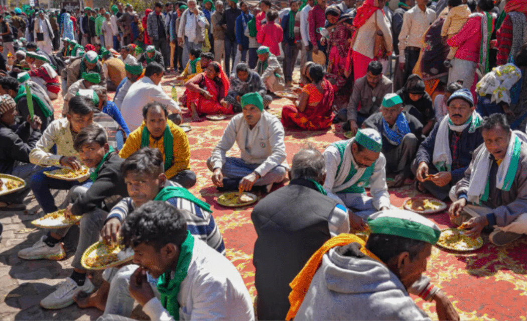 Makar Sankranti sees massive turnout at Tattapani’s sacred hot springs despite freezing cold