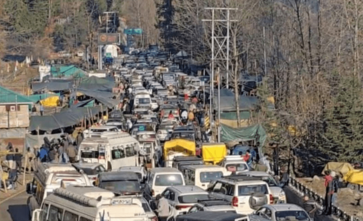 Solang-Atal Tunnel stretch in Himachal faces major traffic bottlenecks as record tourists head to Manali