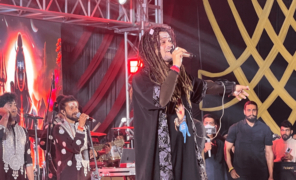 Hansraj Raghuwanshi Mesmerises Mandi; Governor Shiv Pratap Shukla Graces Grand Finale of International Mahashivratri Festival