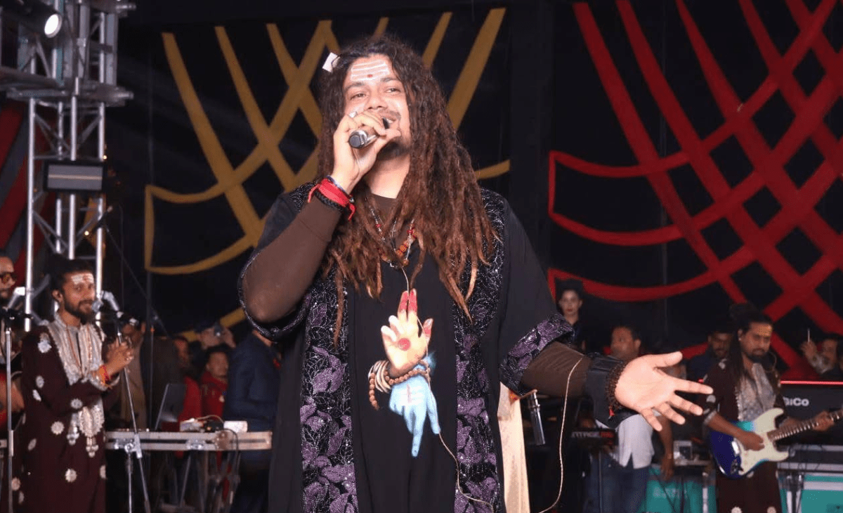 Hansraj Raghuwanshi Recalls His Days of Struggle, Honours First Believer During Live Show