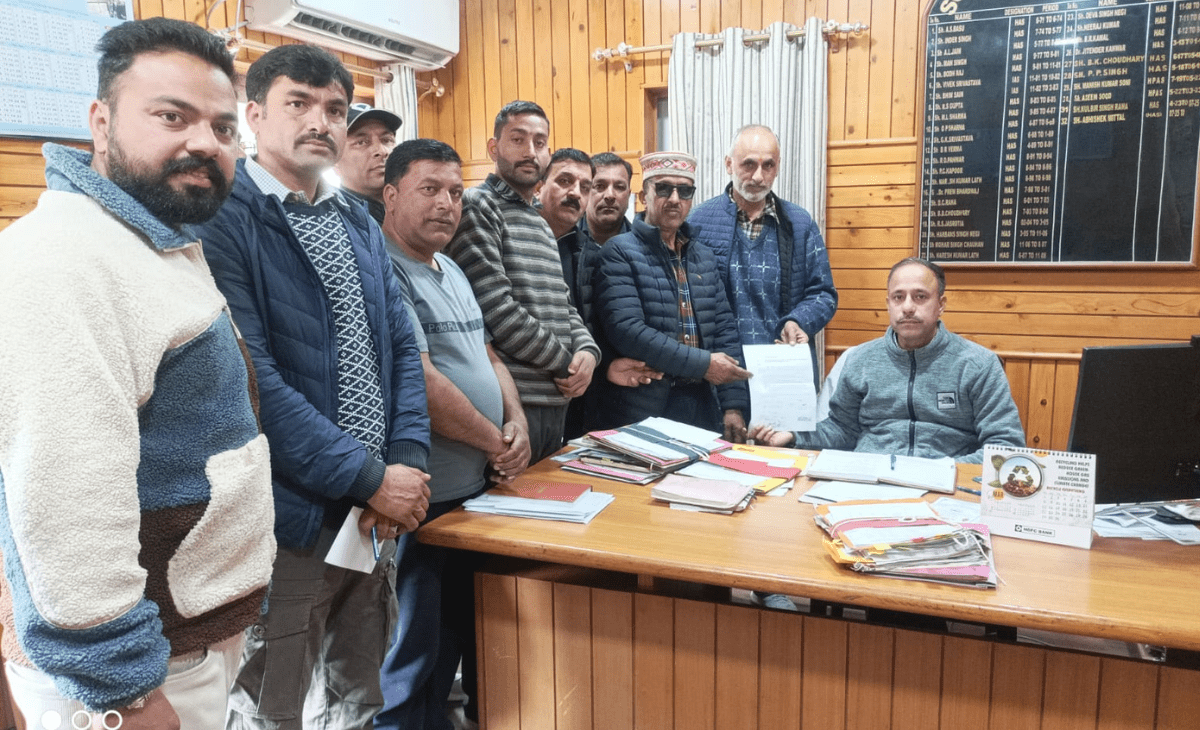 Chaurasi Vyapar Mandal Submits Memorandum Ahead of Kartik Swami Temple Opening