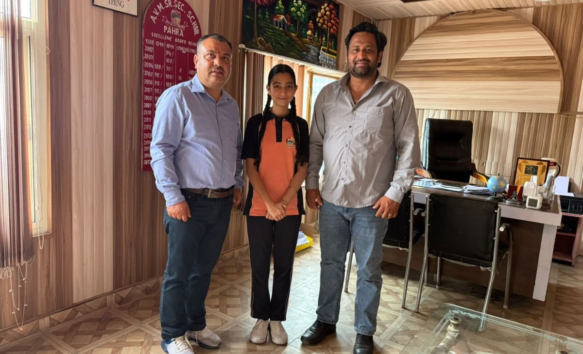 Nitesh Sood Congratulates AVM School Pahra’s State Topper Anmol, Wishes Her Bright Future