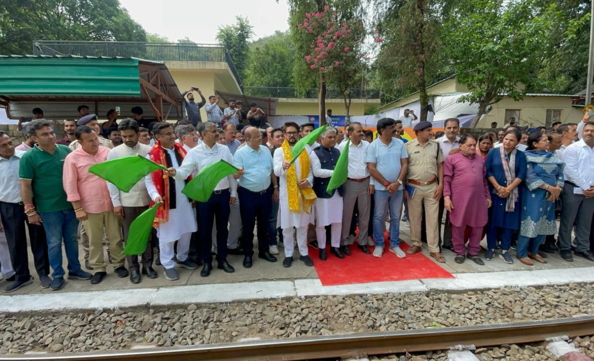 Narrow Gauge Train Flagged Off in Kangra: Anurag Singh Thakur & Dr. Rajeev Bhardwaj Lead Historic Launch