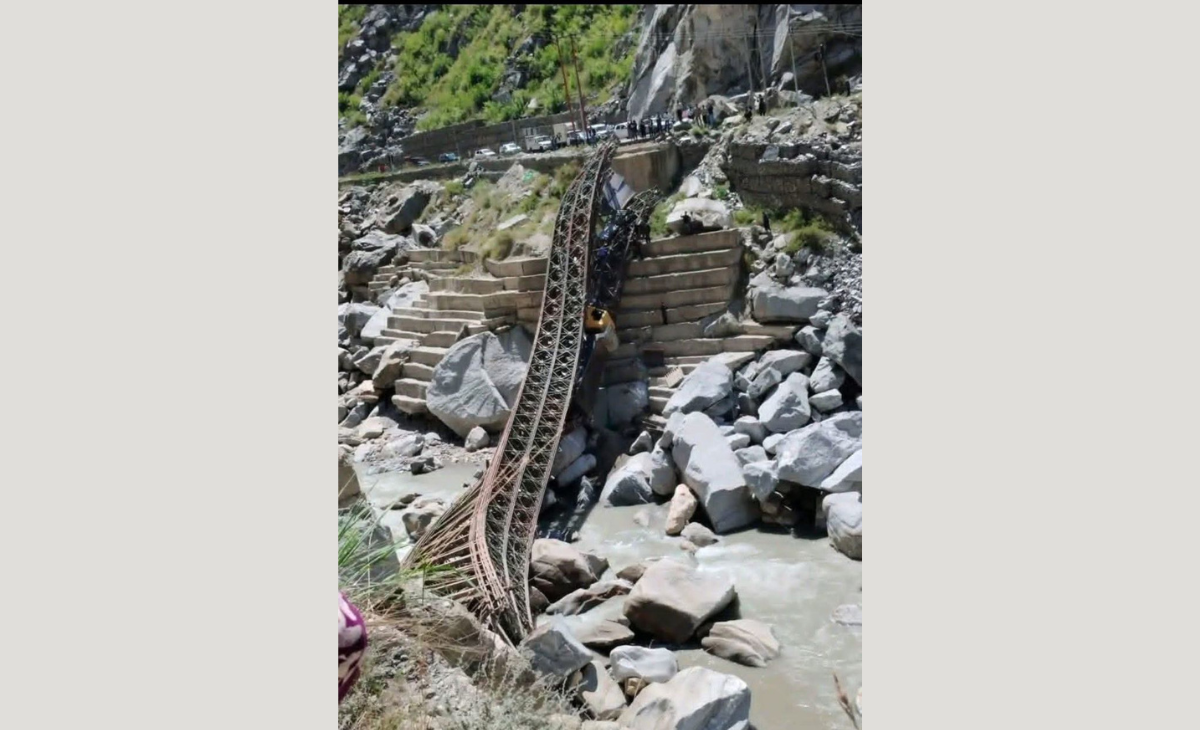 Major Mishap Averted as Tipper Gets Stranded on Damaged Tapri–Choling Bridge in Kinnaur