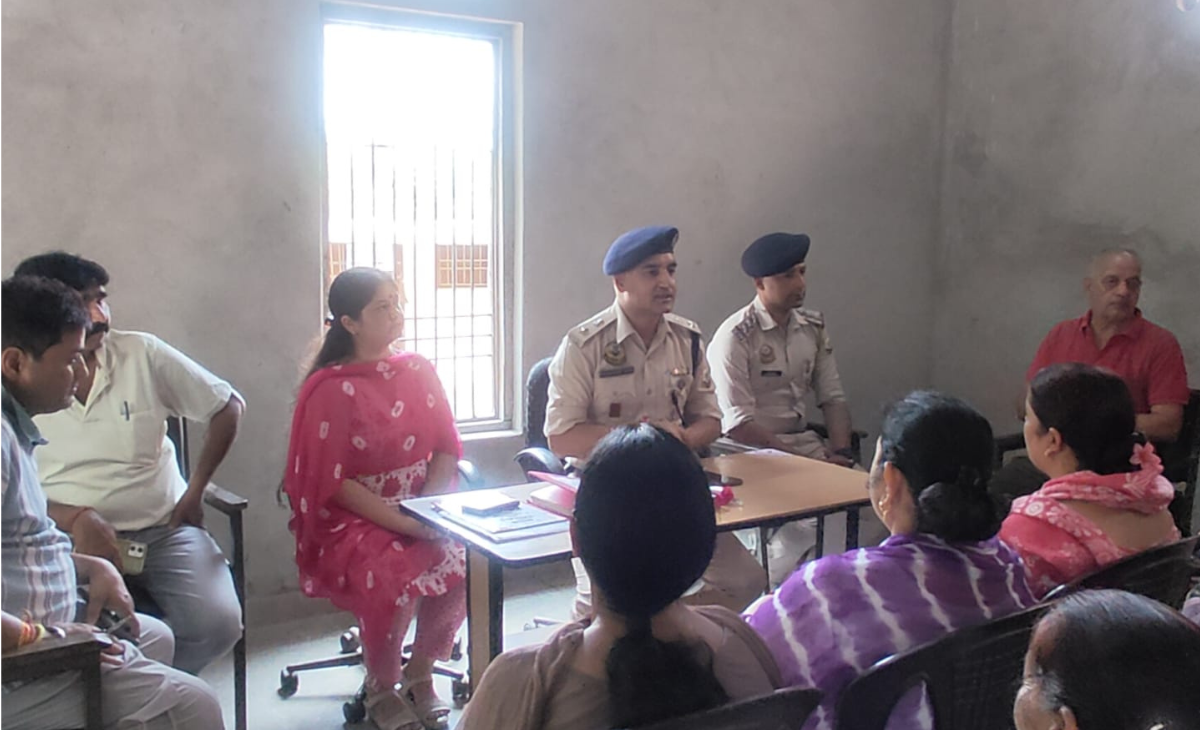 SP Kangra Kulbhushan Verma Leads Anti-Chitta Campaign in Gaggal Panchayat