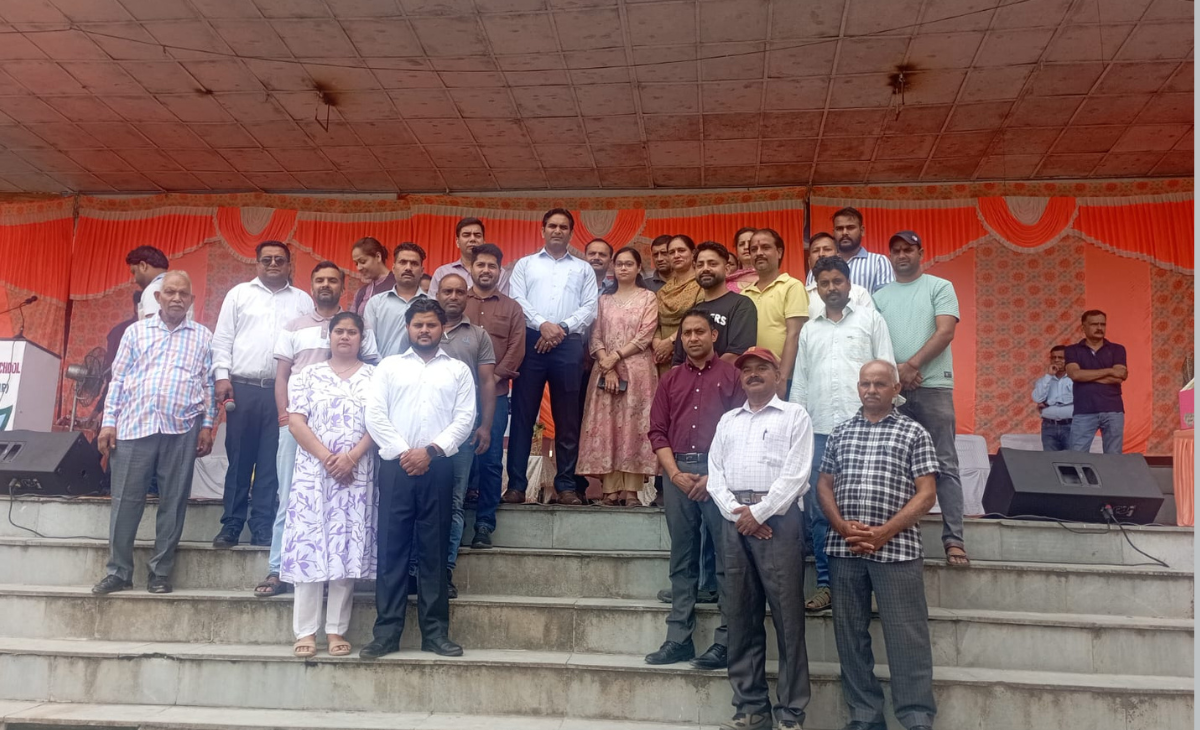 Youth Lead Cleanliness Drive in Kangra Under Swachh Bharat Mission