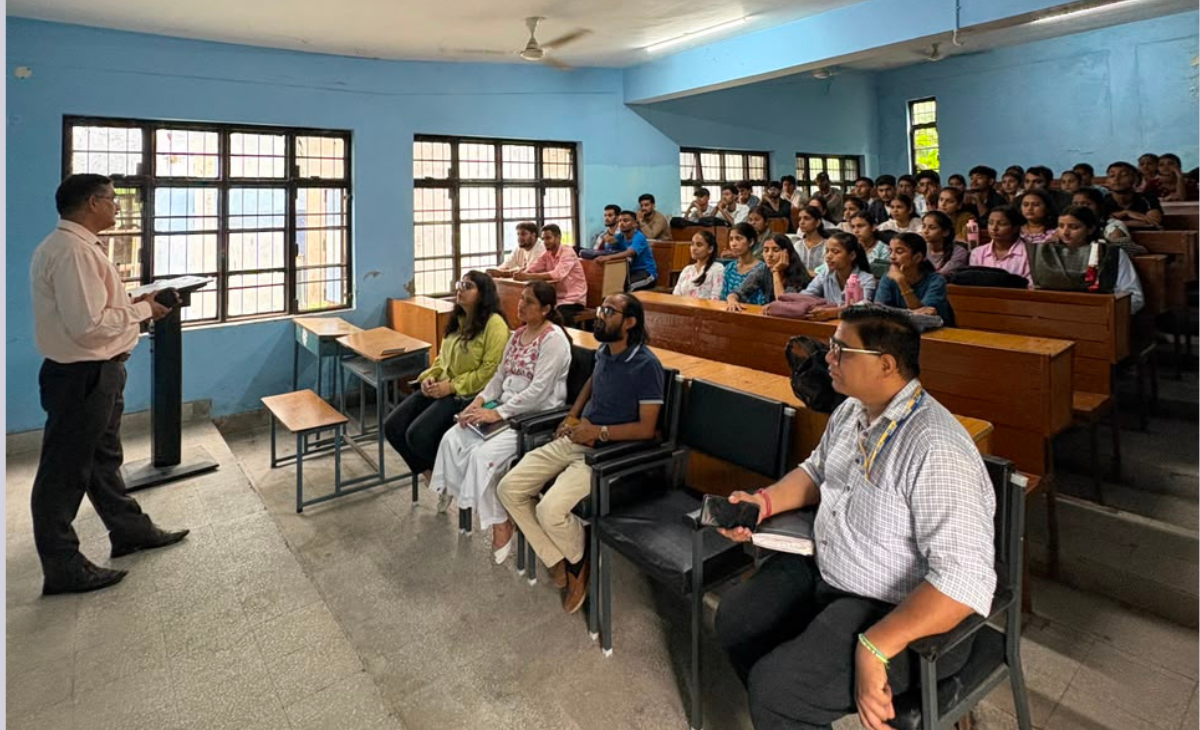 LIC Deputy Manager Rajesh Neyar Delivers Lecture on Financial Awareness at Nurpur College
