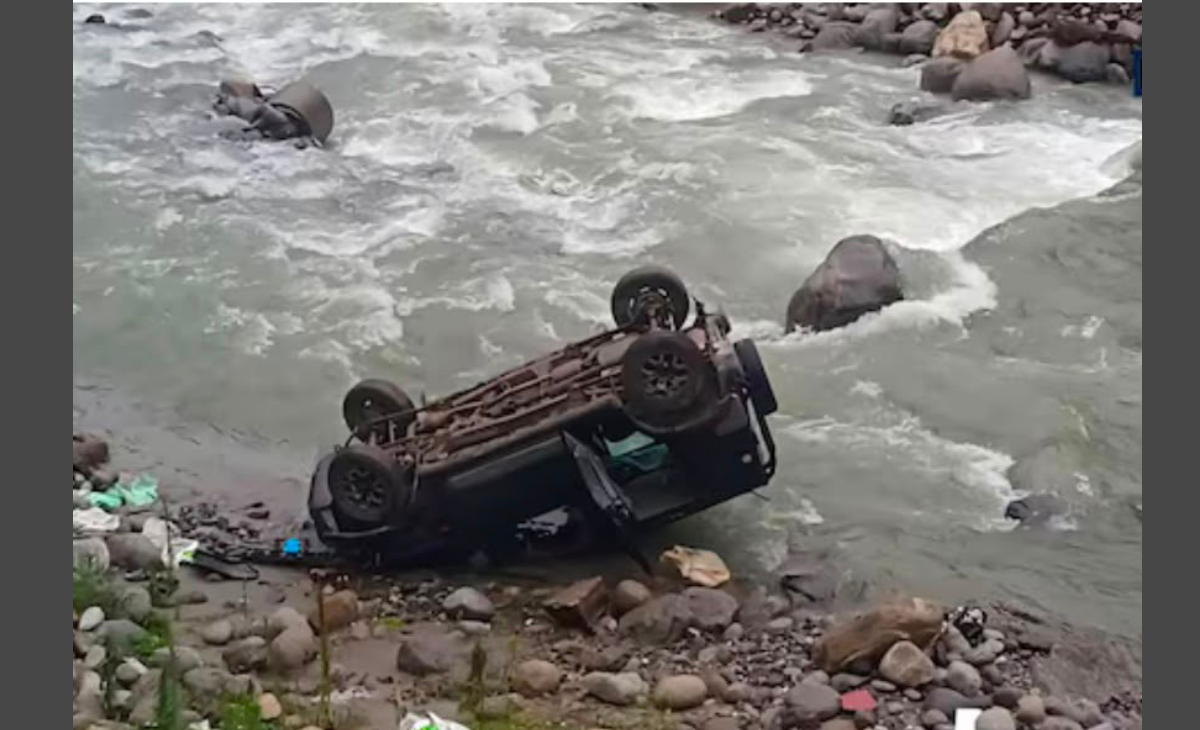 Ex-minister Bikram Thakur slams Himachal govt for reinstating Vimal Negi case suspect Desh Raj, alleges corrupt being rewarded 2 Two Killed, Three Injured After SUV Plunges Into Manalsu Stream in Manali