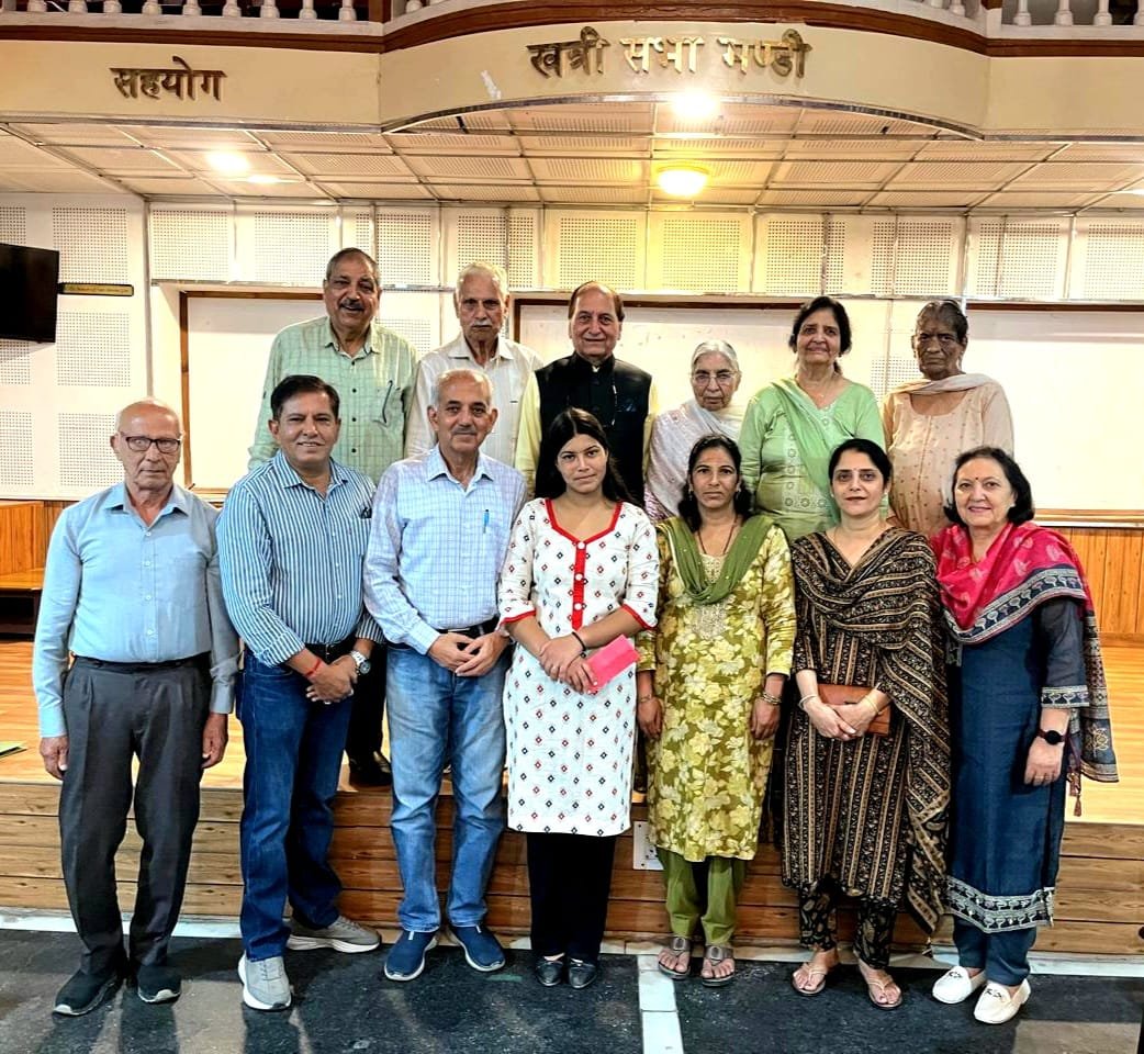 Khatri Sabha Mandi Extends Educational Support to Three Needy Students